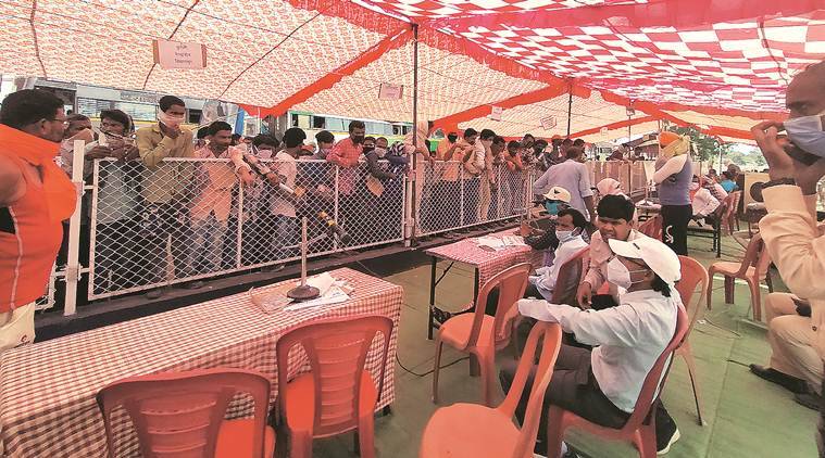 You are currently viewing Waves Of Migrants Throng Village On Chhattisgarh-Maharashtra Border